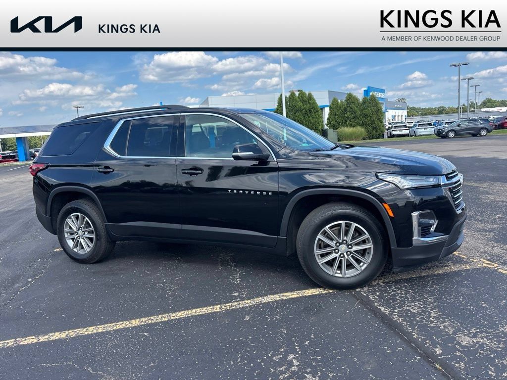 Used 2024 Chevrolet Traverse LT AWD/4WD image 3