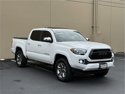 Used 2017 Toyota Tacoma Limited w/ Tow Package AWD/4WD image 3