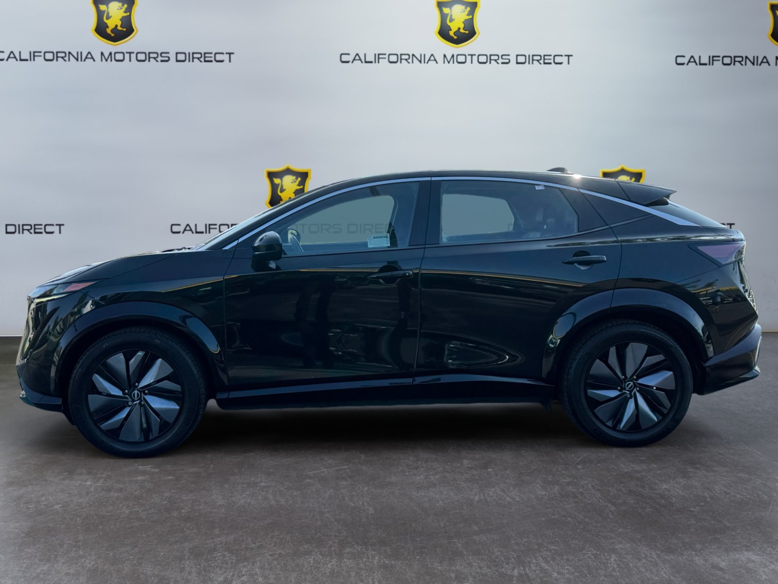 Used 2023 Nissan Ariya FWD image 2