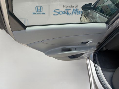 Used 2021 Hyundai Elantra SE FWD image 24