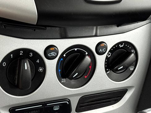 Used 2014 Ford Focus SE w/ Equipment Group 201A FWD image 15