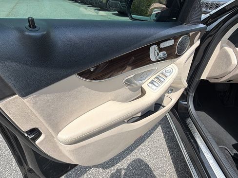 Used 2019 Mercedes-Benz C 300 Sedan image 13