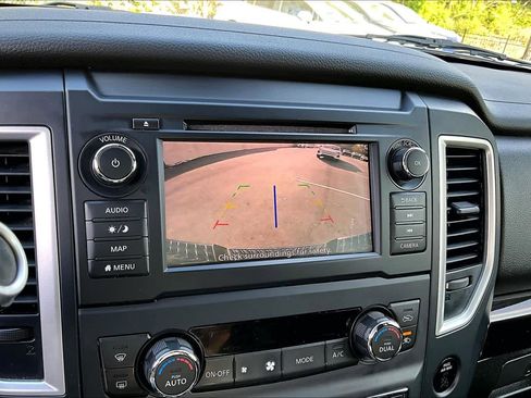 Used 2019 Nissan Titan SV w/ SV Convenience Package image 26