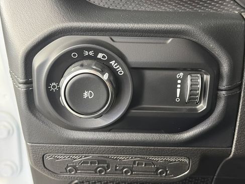 Used 2024 Jeep Wrangler Unlimited Rubicon w/ Technology Group image 27