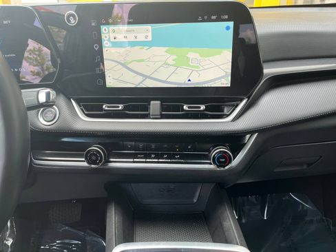 Used 2025 Chevrolet Equinox LT FWD image 17
