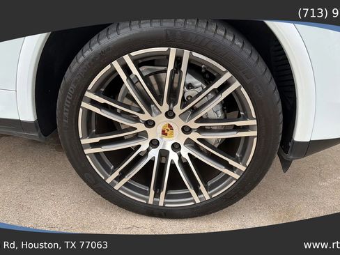 Used 2016 Porsche Cayenne S image 11