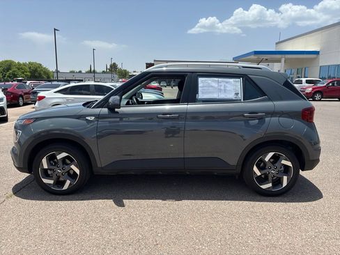 Used 2025 Hyundai Venue SEL FWD image 2