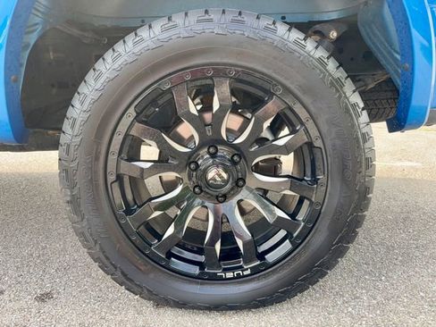 Used 2019 Ford F150 Lariat w/ Equipment Group 502A Luxury AWD/4WD image 38