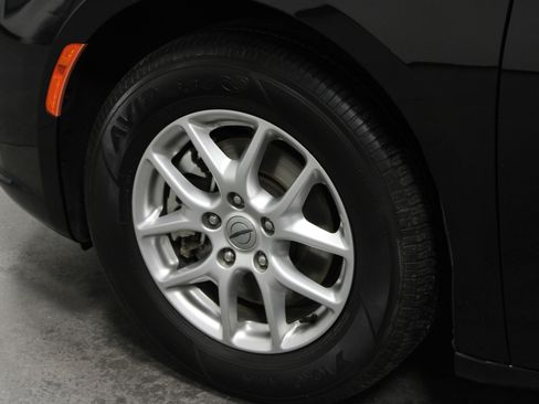 Used 2023 Chrysler Pacifica Touring-L FWD image 10