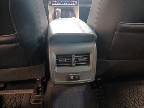 Used 2019 Toyota Avalon XSE image 19