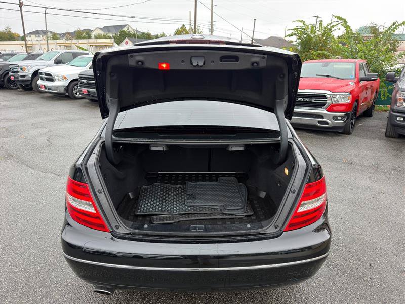 Used 2012 Mercedes-Benz C 250 Sedan w/ Multimedia Pkg image 4
