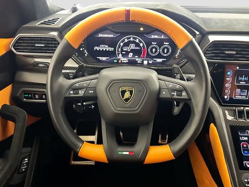 Used 2023 Lamborghini Urus Performante AWD/4WD image 11