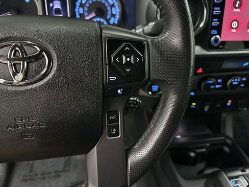 Used 2021 Toyota Tacoma TRD Off-Road w/ Technology Package AWD/4WD image 19