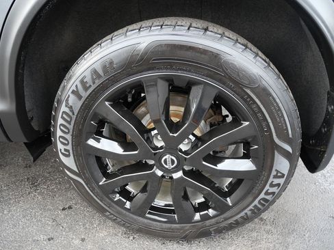 Used 2020 Nissan Rogue Sport SV image 34