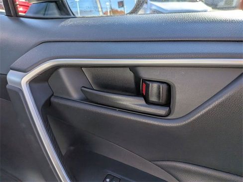 Used 2020 Toyota RAV4 LE image 31