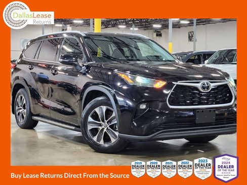 Used 2022 Toyota Highlander XLE image 1
