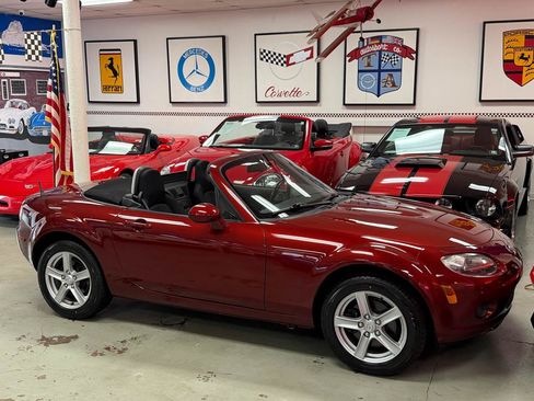 Used 2006 MAZDA MX-5 Miata Touring RWD image 3