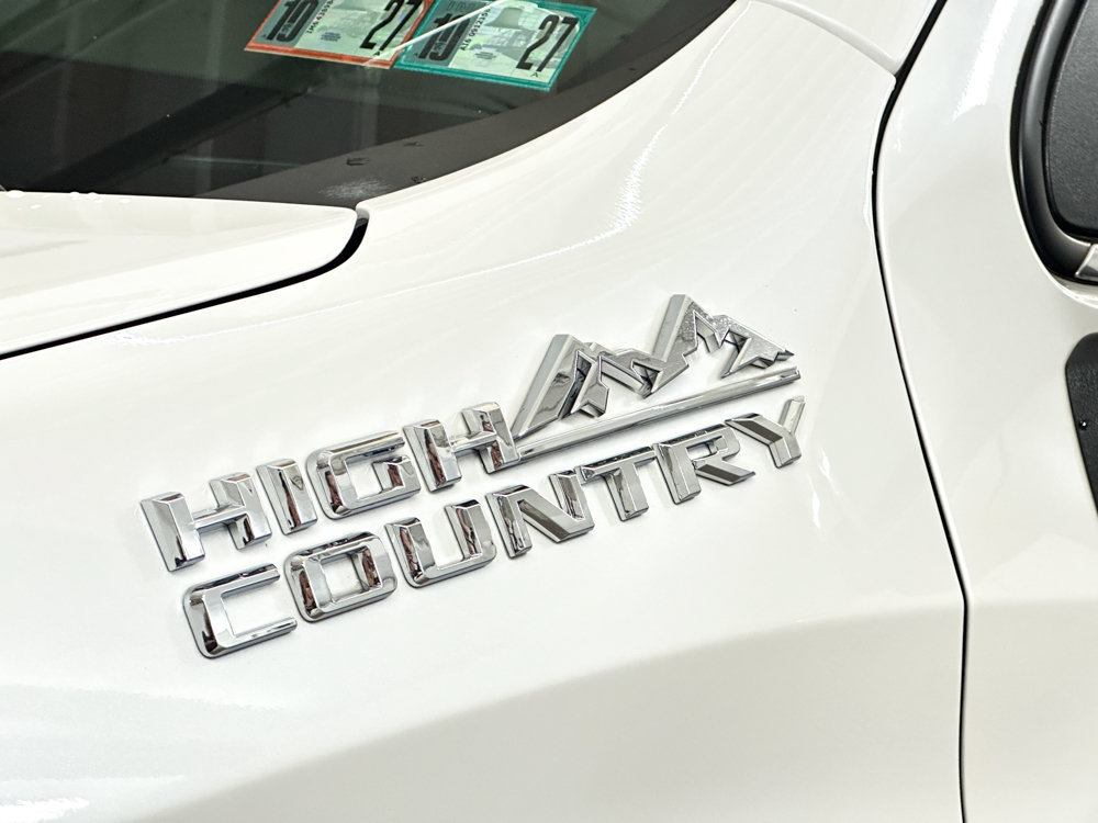 Used 2022 Chevrolet Silverado 1500 High Country w/ Technology Package AWD/4WD image 18
