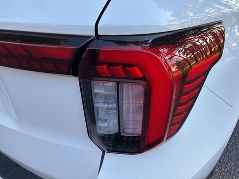 Used 2025 Ford Explorer Active w/ Active Comfort Package image 15