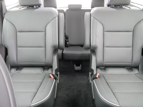 Used 2025 Buick Enclave Preferred image 13