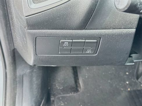 Used 2018 MAZDA MAZDA3 Touring FWD image 15