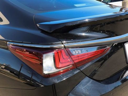 Used 2022 Lexus ES 300h F Sport w/ Accessory Package image 27