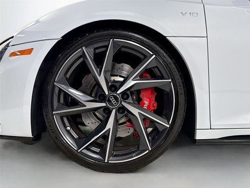 Used 2021 Audi R8 V10 w/ Premium Package image 33