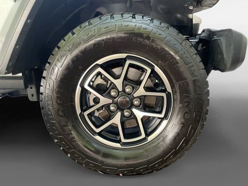 Used 2026 Jeep Wrangler Unlimited Rubicon AWD/4WD image 16