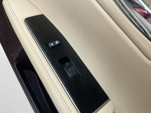 Used 2016 Lexus ES 350 w/ Ultra Luxury Package FWD image 30