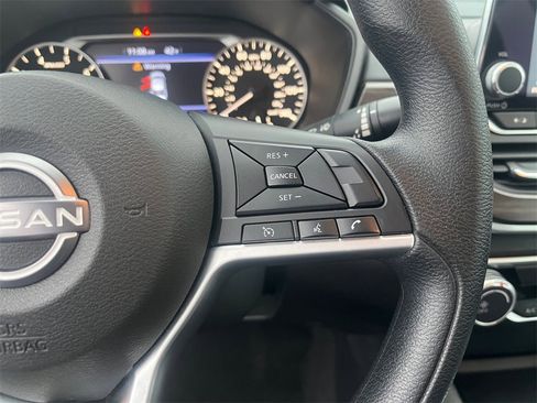 Used 2024 Nissan Altima 2.5 SV image 23