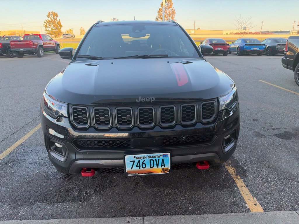 Certified 2025 Jeep Compass Trailhawk AWD/4WD image 3