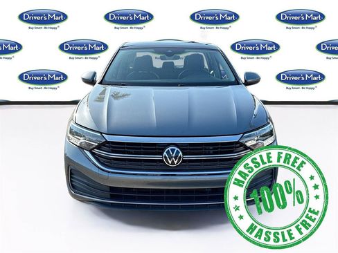 Used 2024 Volkswagen Jetta SE FWD image 2