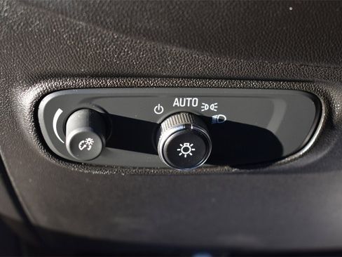 Used 2020 Chevrolet Equinox LS w/ LS Convenience Package image 26