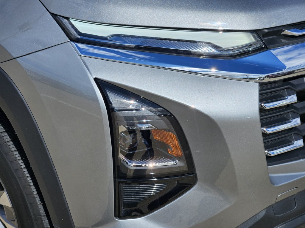 Used 2026 Chevrolet Equinox LT FWD image 9