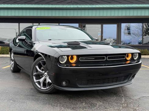 Used 2017 Dodge Challenger SXT Plus image 3