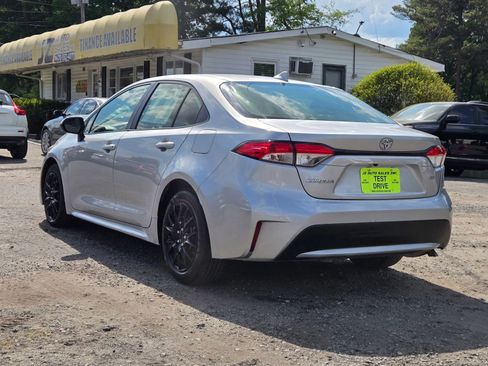 Used 2021 Toyota Corolla LE FWD image 4