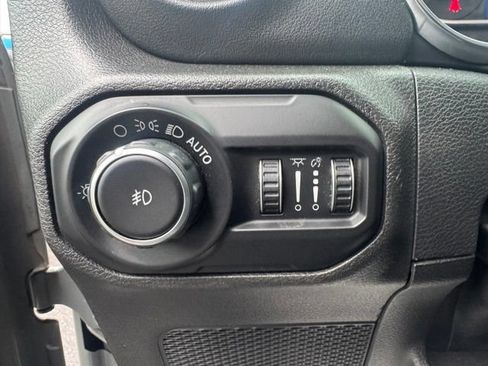 Used 2019 Jeep Wrangler Unlimited Sahara w/ Quick Order Package 24M Moab AWD/4WD image 24