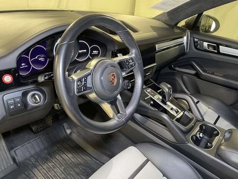 Used 2022 Porsche Cayenne Platinum Edition AWD/4WD image 4