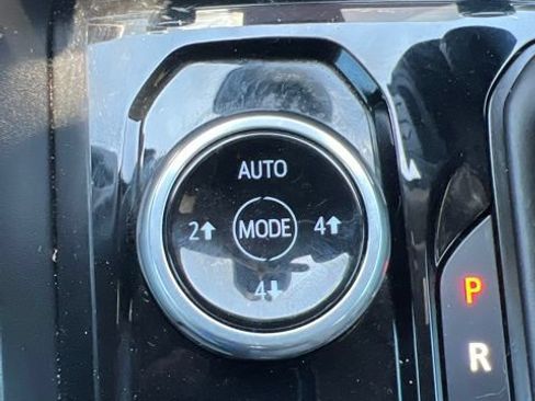 Used 2024 Chevrolet Colorado Trail Boss w/ Technology Package AWD/4WD image 17