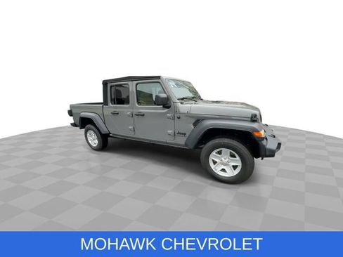 Used 2020 Jeep Gladiator Sport w/ Quick Order Package 24S AWD/4WD image 2