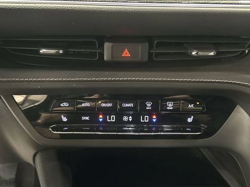 Used 2021 Buick Envision Essence w/ Technology Package I FWD image 21