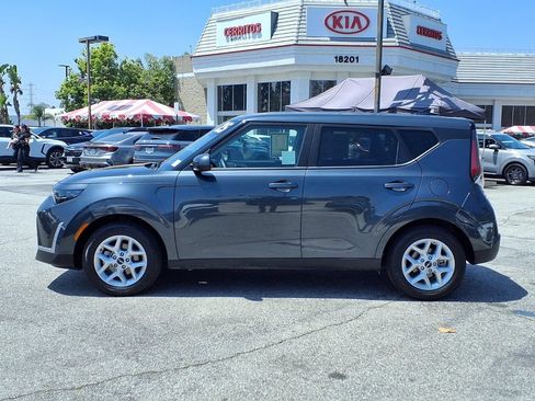 Certified 2025 Kia Soul LX w/ LX Technology Package FWD image 2