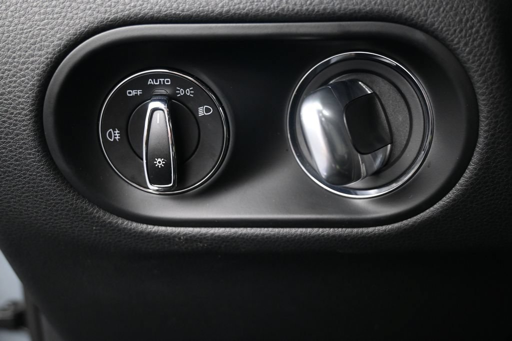 Certified 2023 Porsche Macan S AWD/4WD image 24