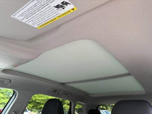 Used 2025 Volkswagen Taos SE w/ Panoramic Sunroof Package image 20