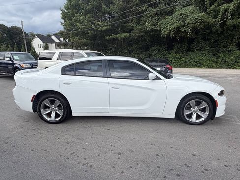 Used 2015 Dodge Charger SE w/ Sport Appearance Group RWD image 4