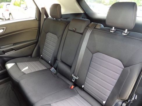 Used 2020 Ford Edge SE FWD image 23