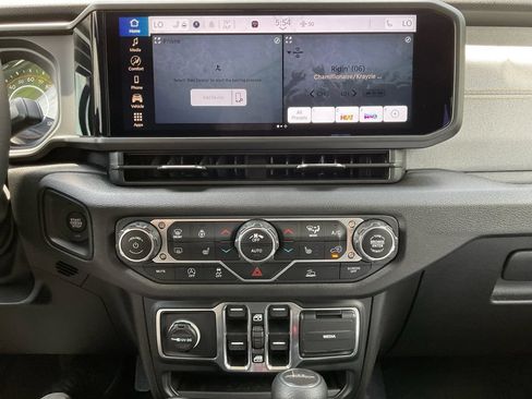 New 2025 Jeep Gladiator Sport AWD/4WD image 12