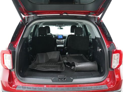 Used 2022 Ford Explorer XLT w/ Equipment Group 202A AWD/4WD image 16