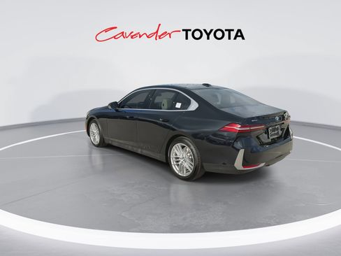 Used 2024 BMW 530i xDrive w/ Premium Package AWD/4WD image 6