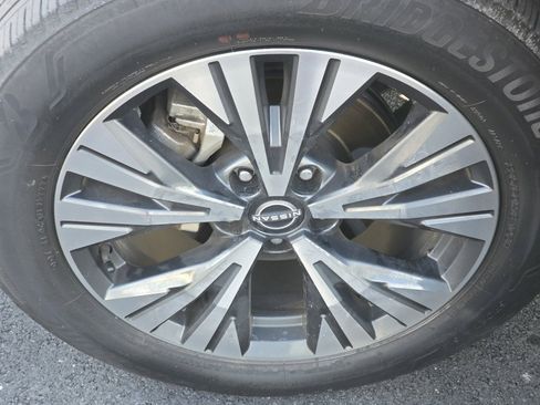 Used 2023 Nissan Rogue SV w/ SV Premium B Package image 32